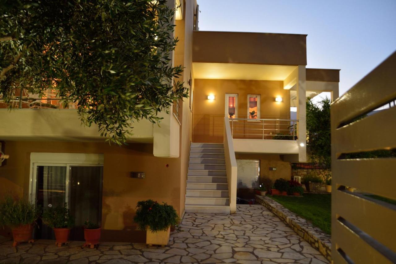 Fou'S Apartment Nafpaktos Exterior foto
